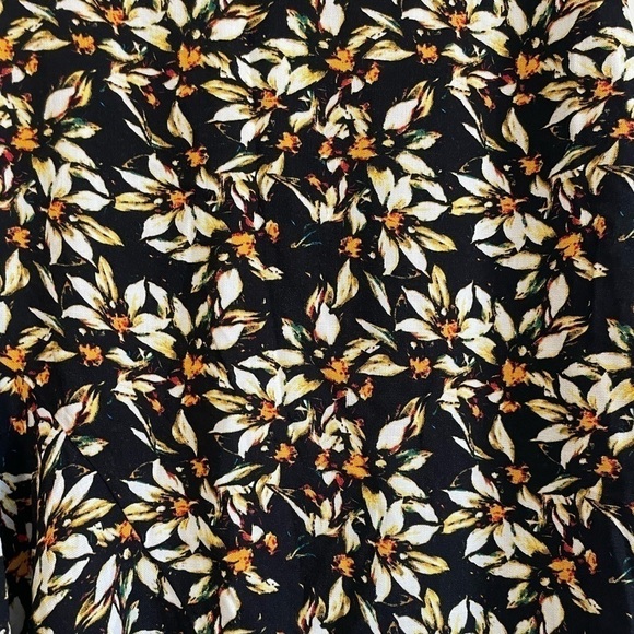 Guess Women's Romily  Asymmetrical Floral Skirt Size XS - Picture 5 of 8